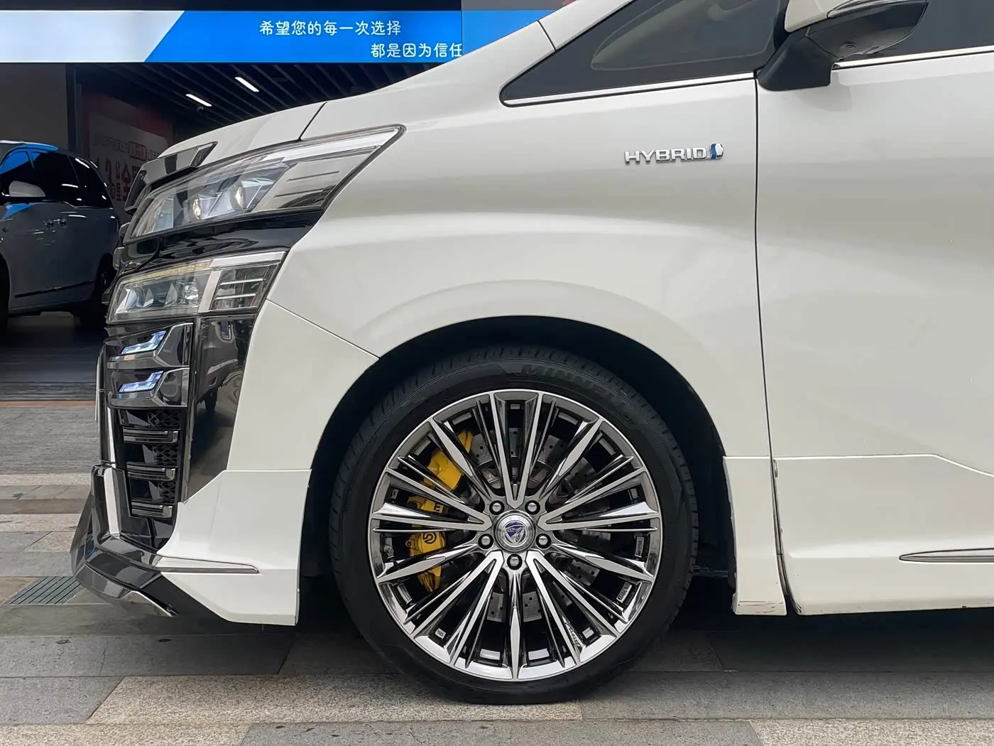 Toyota Vellfire 2021 — Фото 4/20
