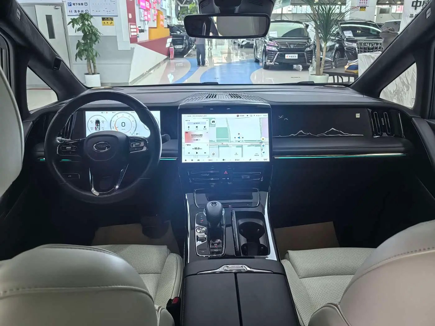 GAC Trumpchi Trumpchi M8 2023 — Photo 12/20