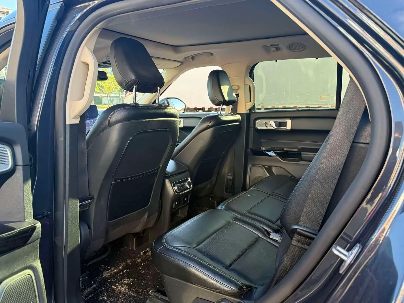 Ford Explorer 2021 — Photo 5/9