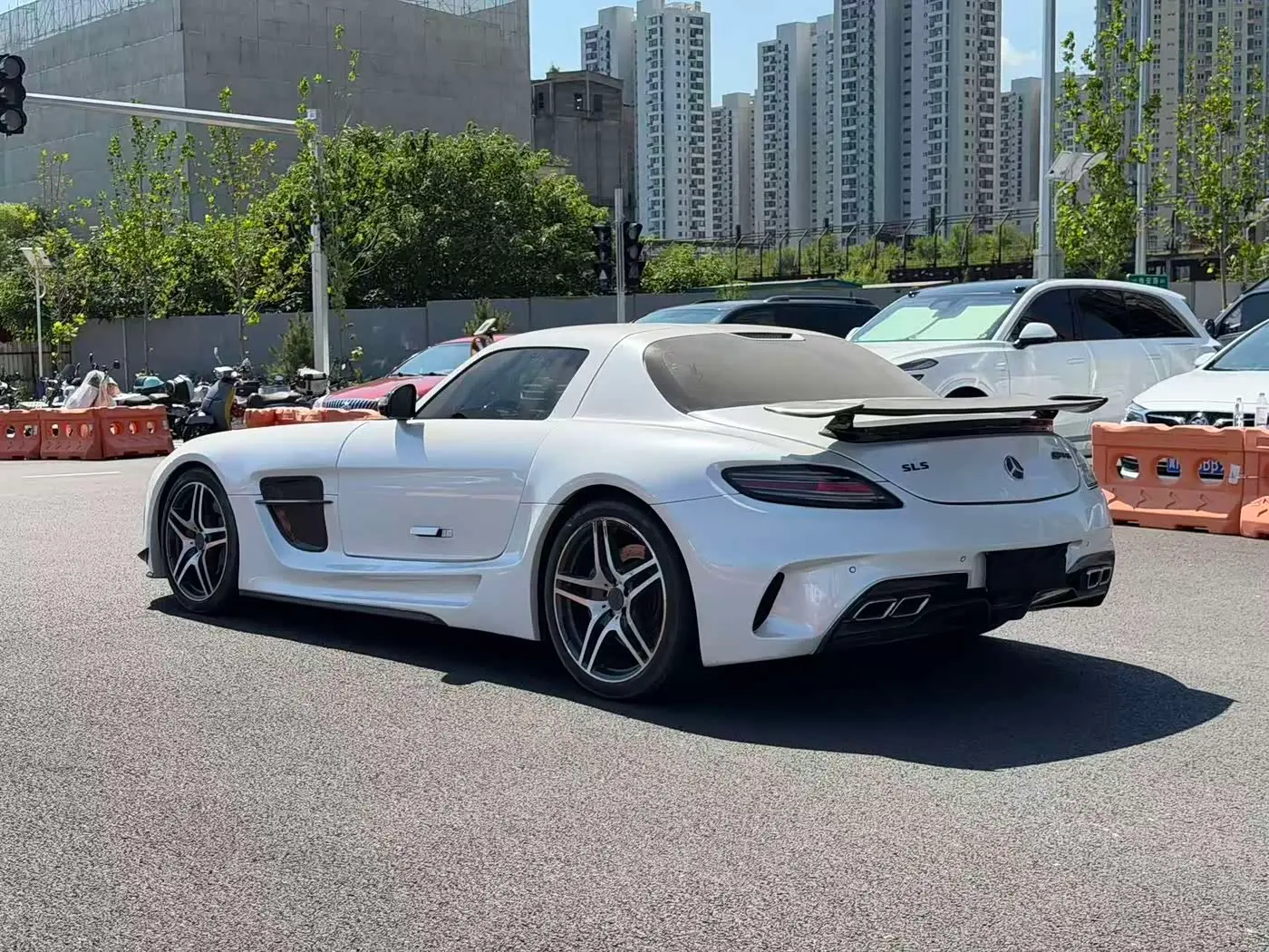 Mercedes-Benz SLS AMG 2014 — Фото 9/20