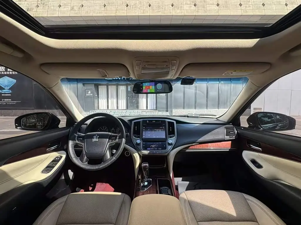 Toyota Crown 2017 — Şəkil 19/20