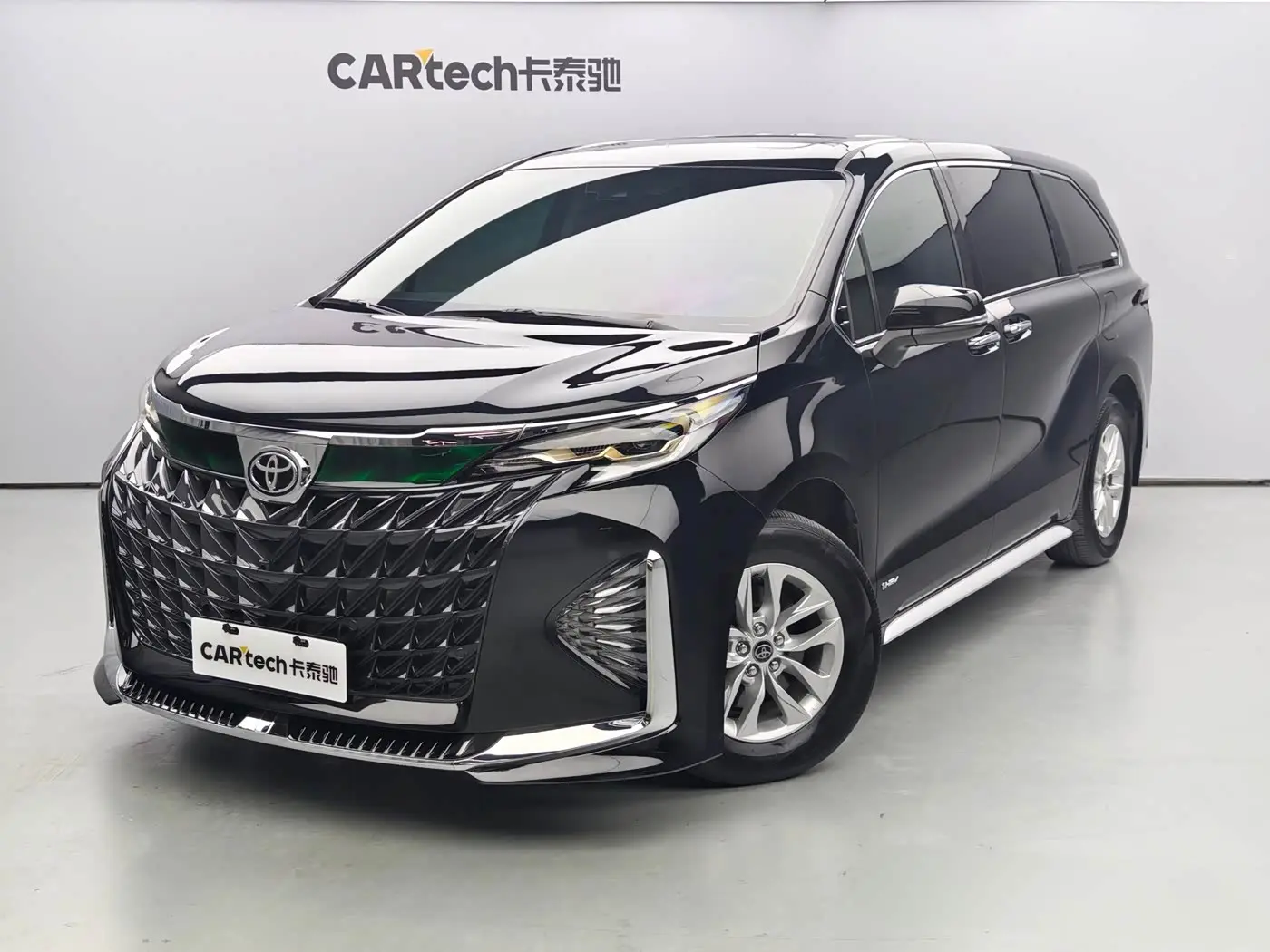 Toyota Granvia 2024 — Photo 1/20