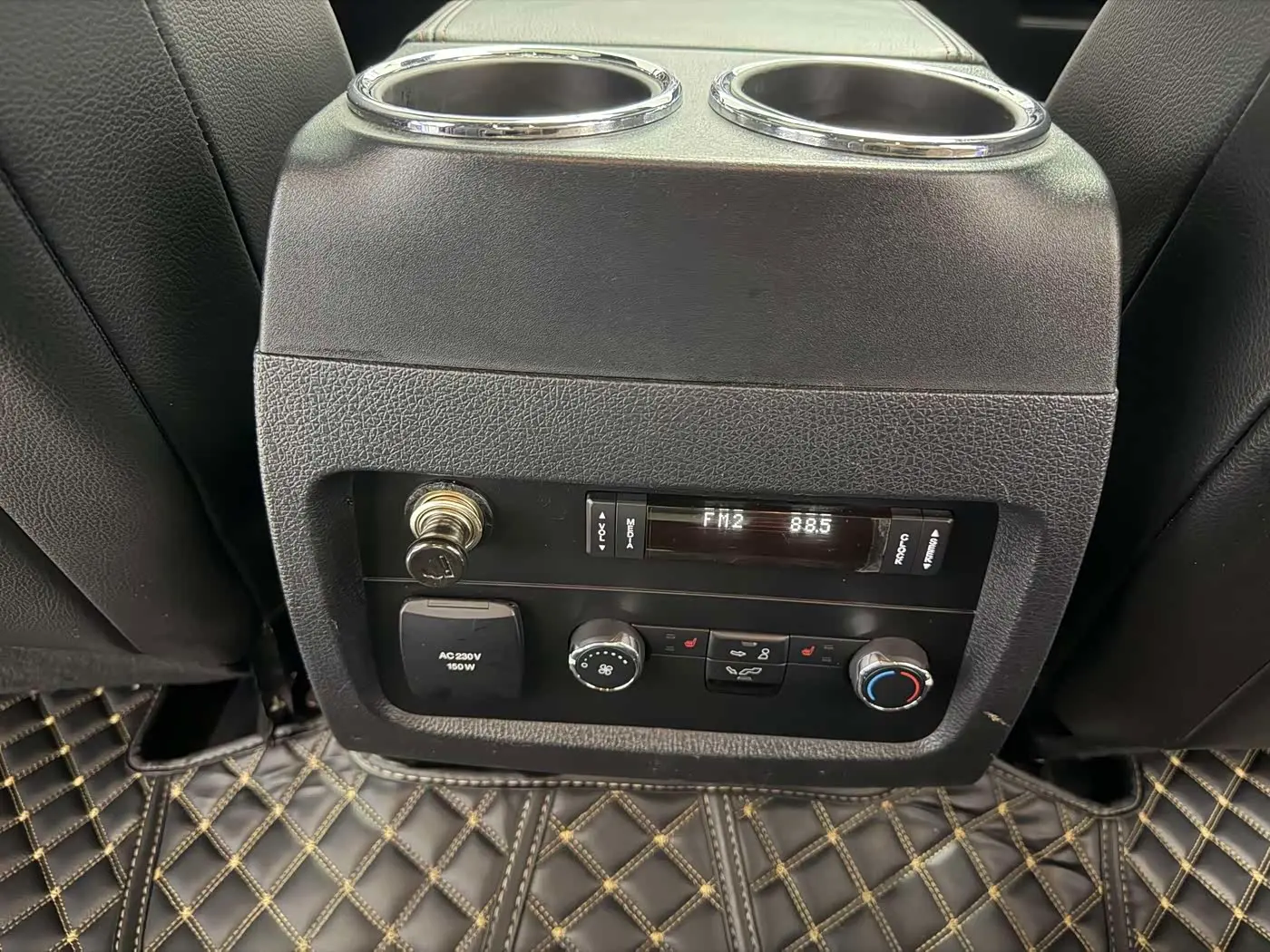 Lincoln Navigator 2017 — Photo 16/20