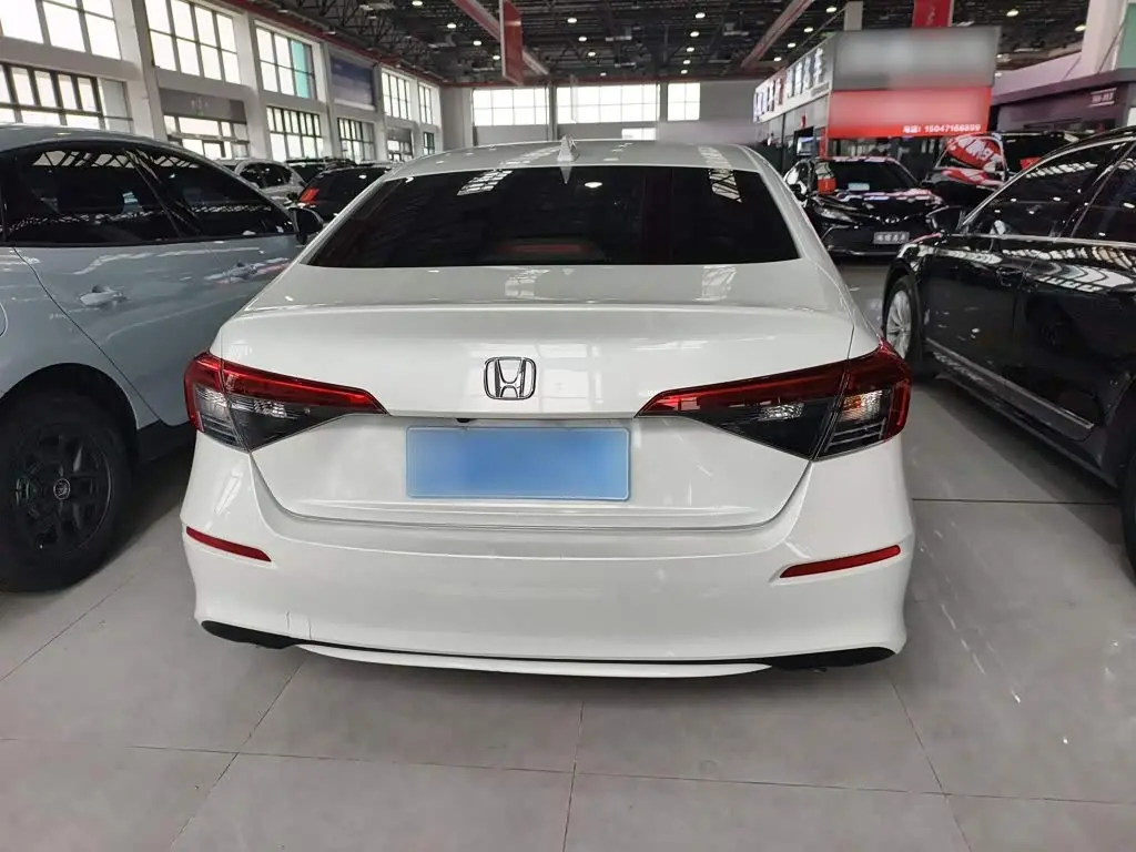 Honda Civic 2023 — Photo 6/11