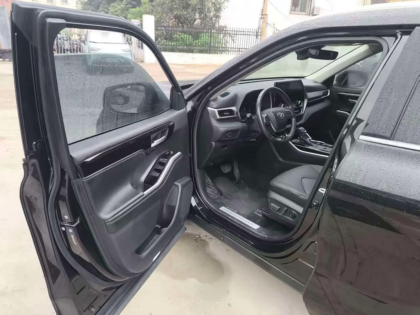 Toyota Highlander 2024 — Photo 7/12