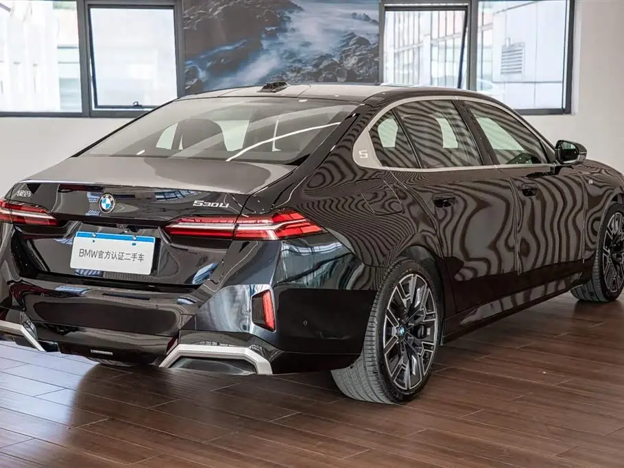 BMW 5 Series 2025 — Photo 6/20