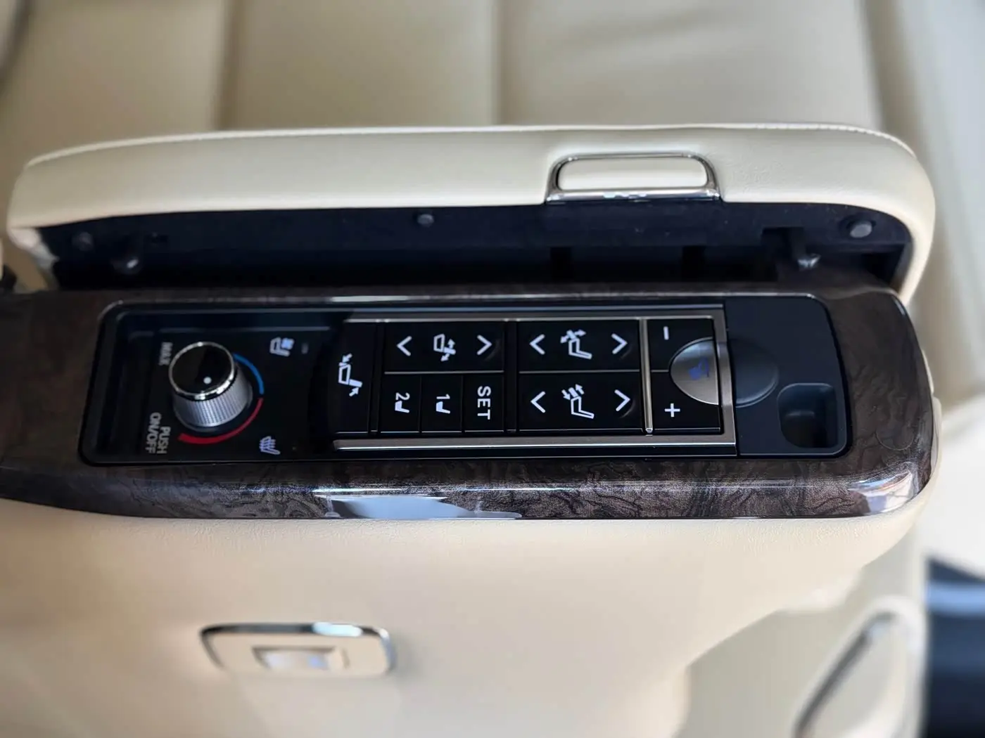 Toyota Alphard 2018 — Фото 20/20