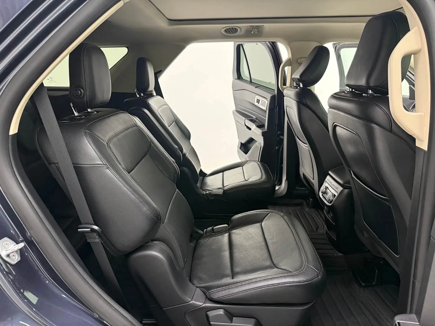 Ford Explorer 2021 — Фото 9/20
