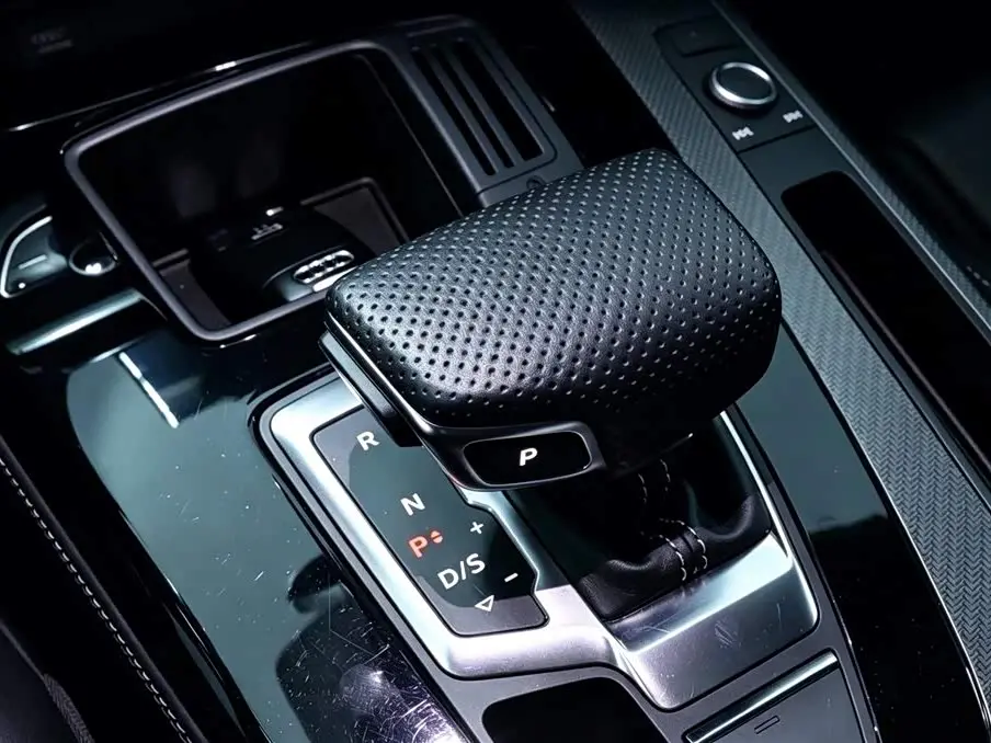 Audi Q5L 2024 — ფოტო 14/20