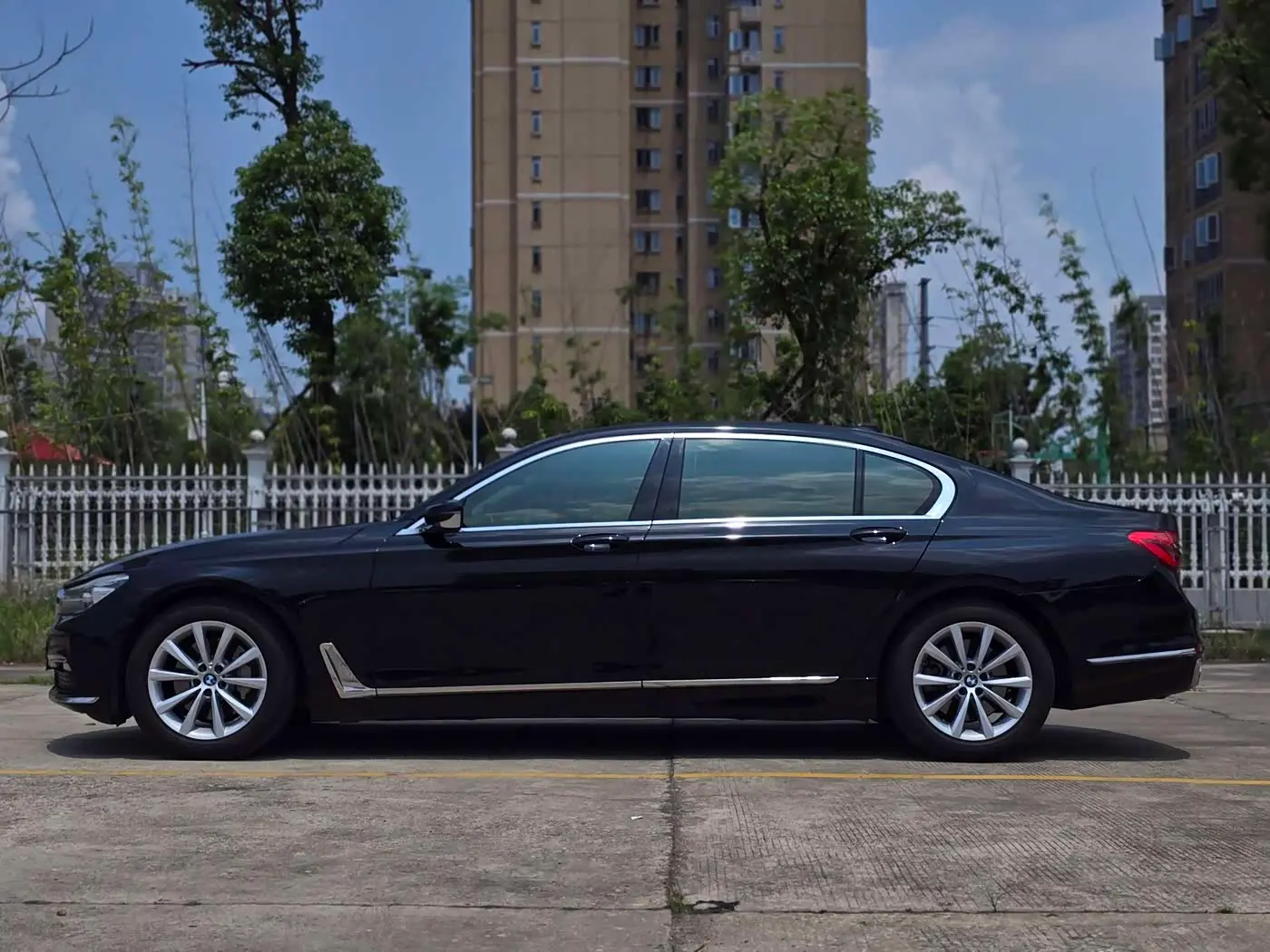 BMW 7 Series 2016 — Фото 4/20