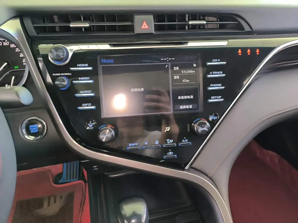 Toyota Camry 2018 — Фото 13/20