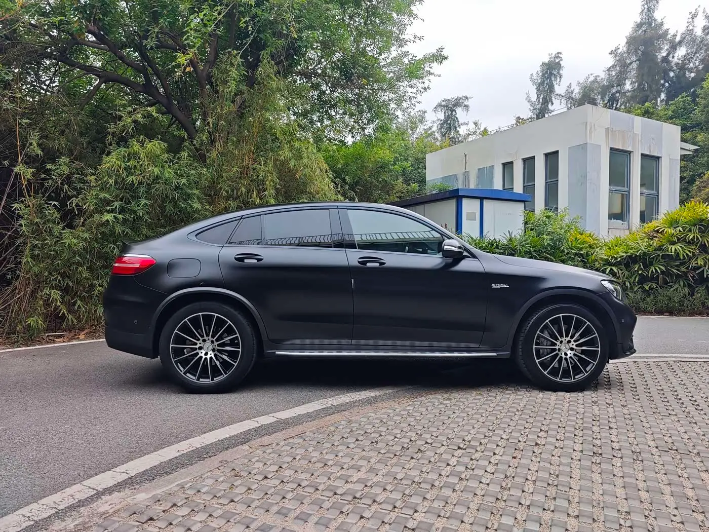 Mercedes-Benz GLC Coupe AMG 2017 — Фото 4/11