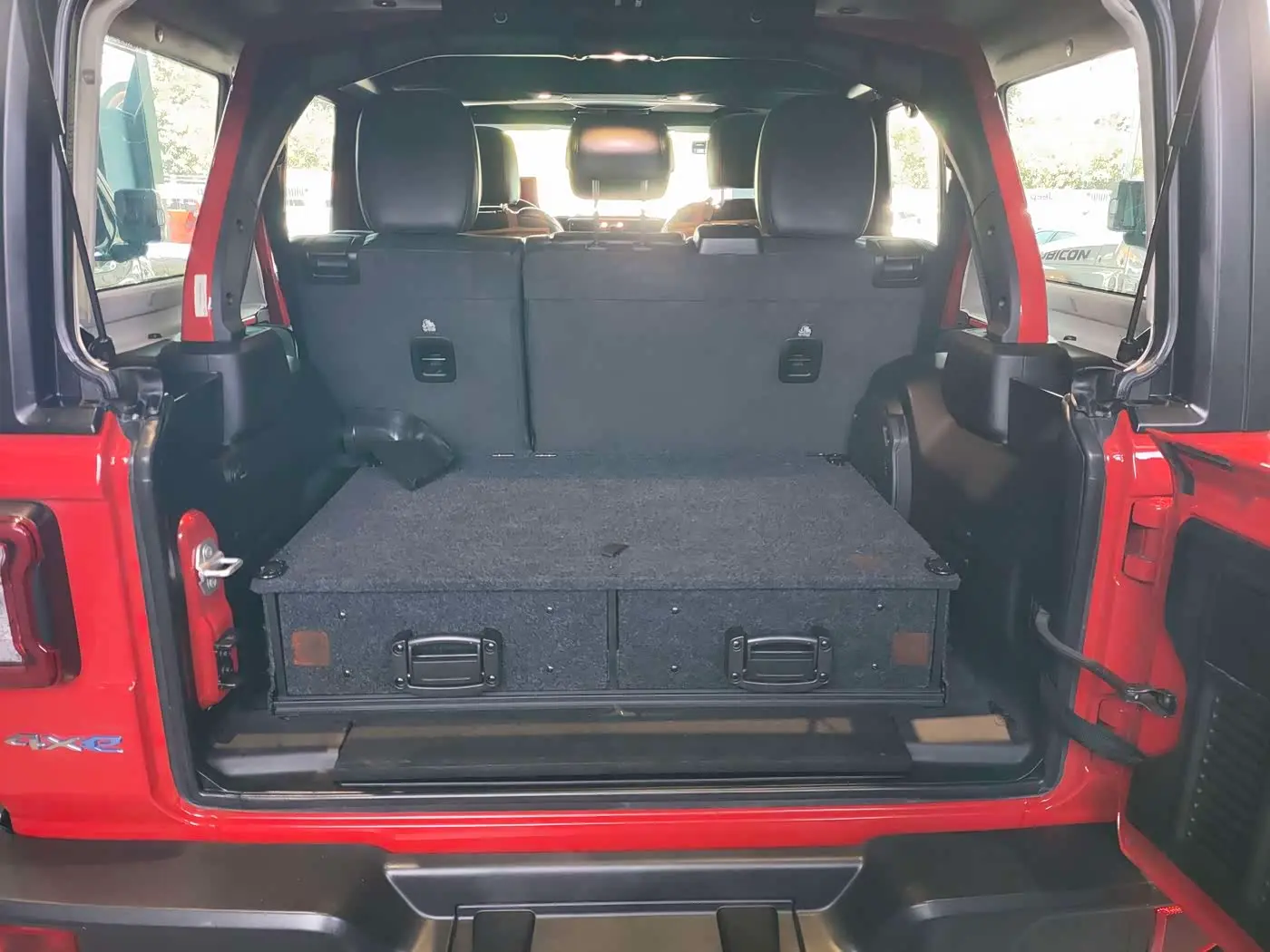 Jeep Wrangler 4xe 2025 — Фото 17/19