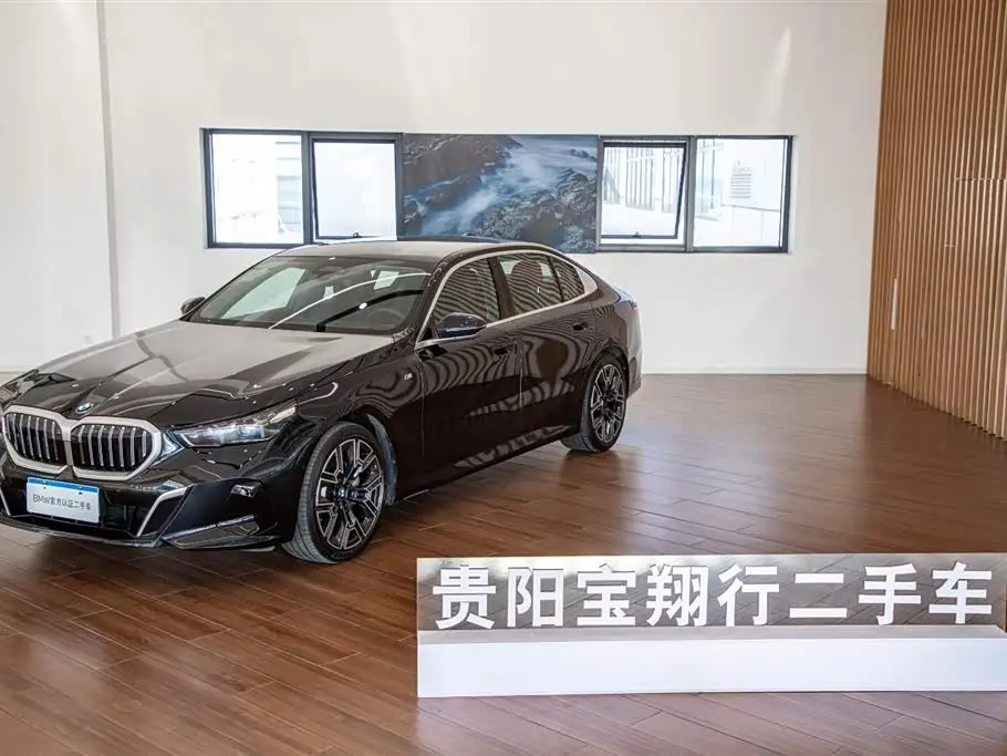 BMW 5 Series 2025 — Photo 1/20