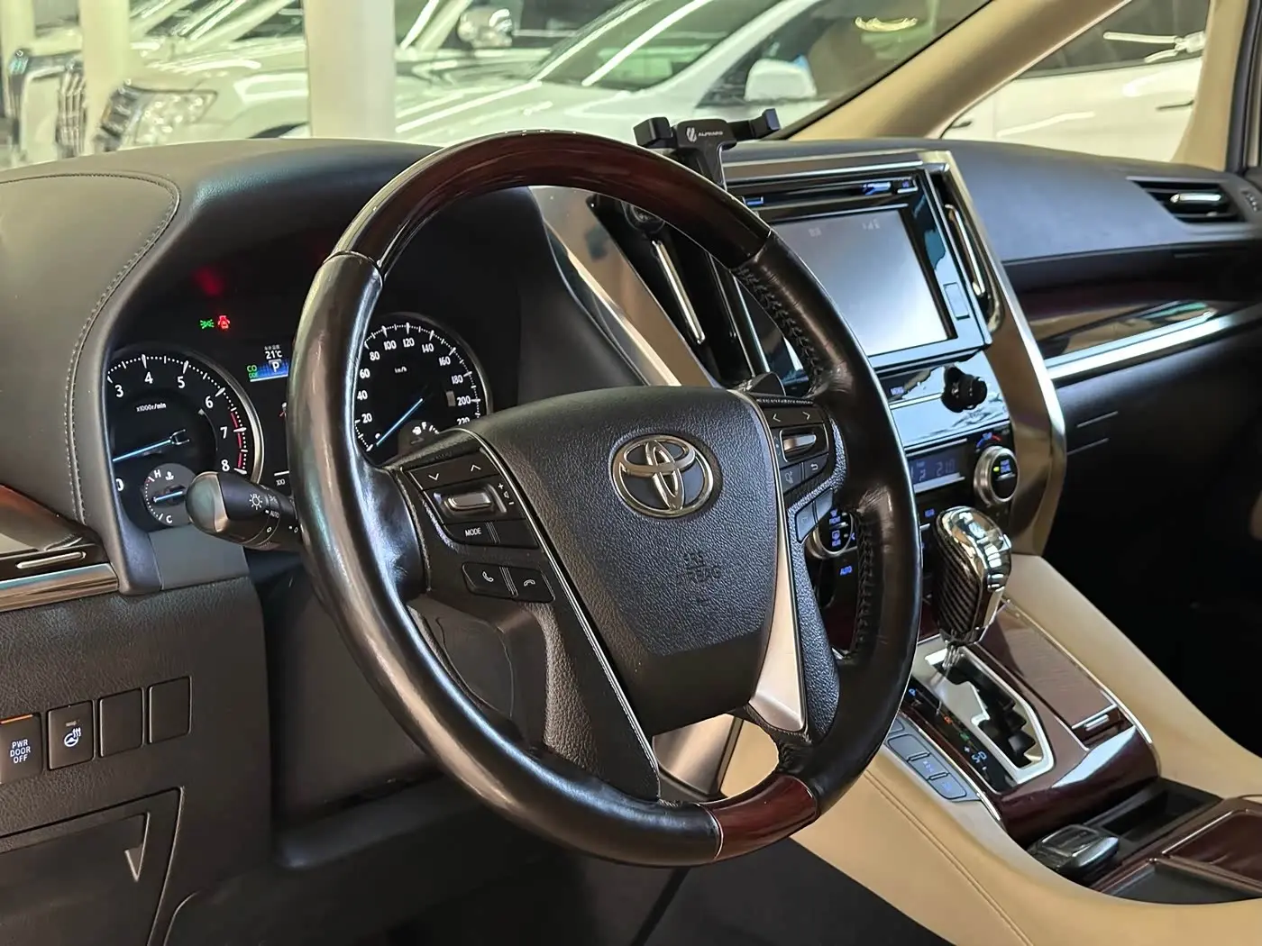 Toyota Alphard 2016 — Фото 10/16