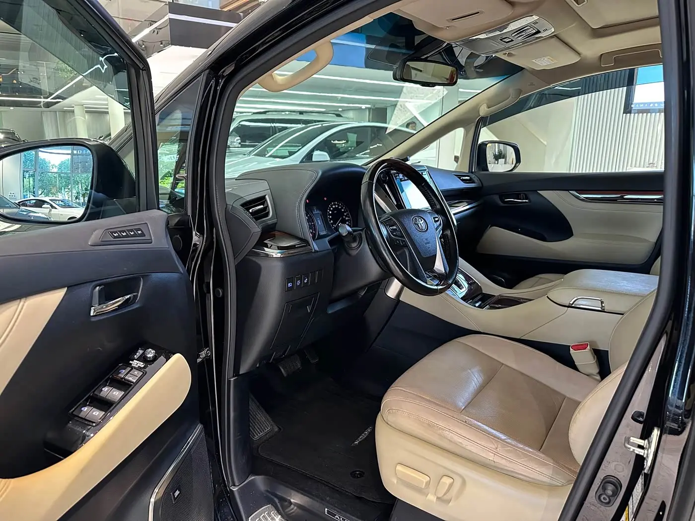 Toyota Alphard 2016 — Фото 11/16