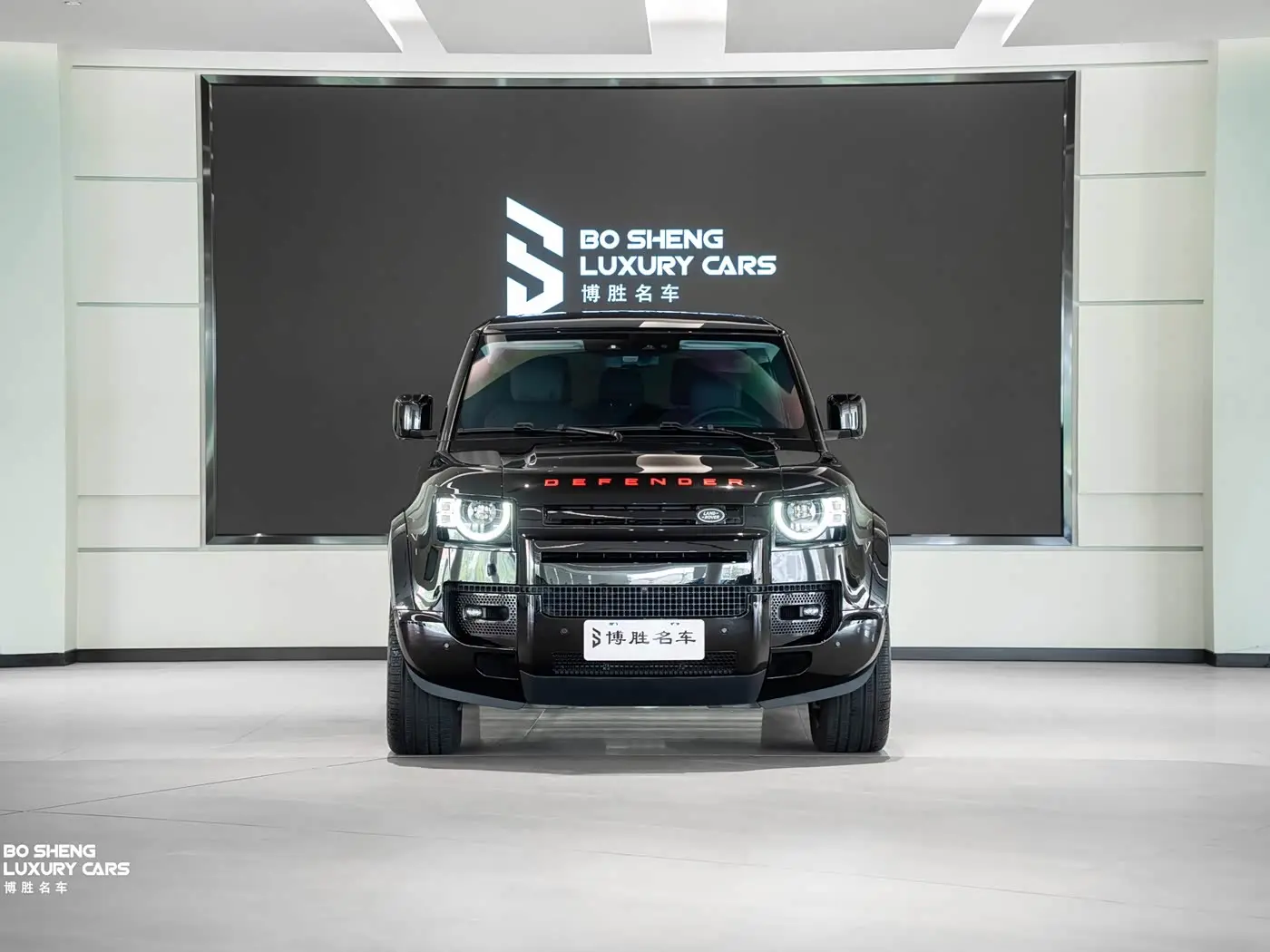 Land Rover Defender 2023 — Photo 2/16