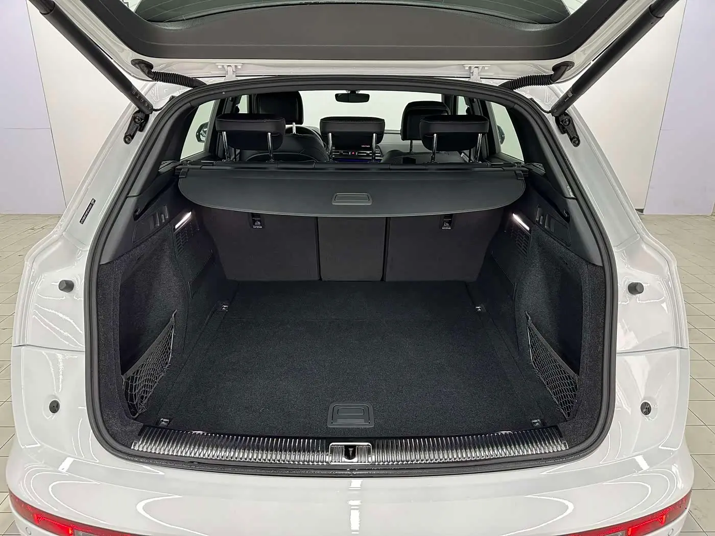 Audi Q5L 2024 — ფოტო 19/20