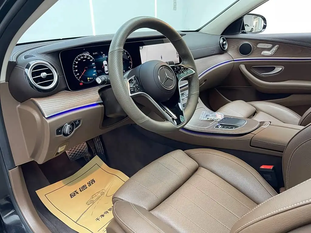 Mercedes-Benz E-Class 2022 — Photo 11/20