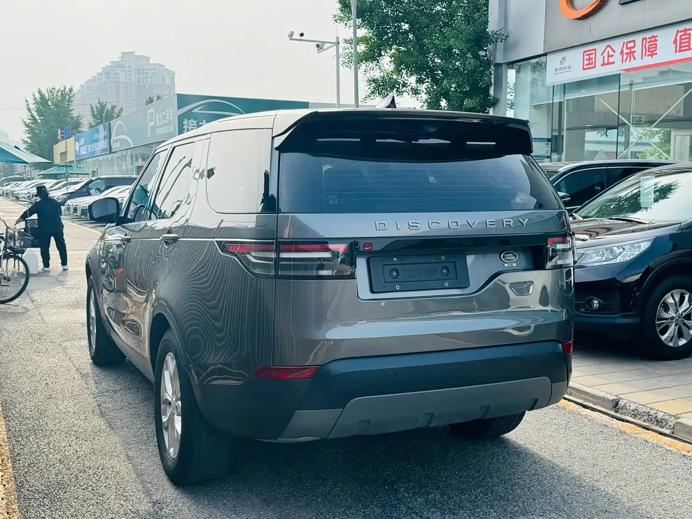 Land Rover Discovery 2017 — Фото 9/17