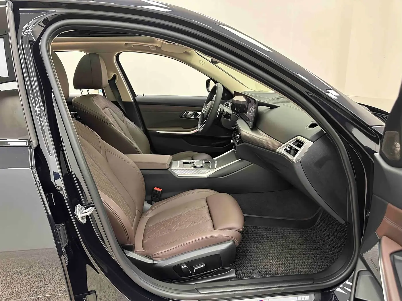 BMW 3 Series 2025 — Photo 9/20