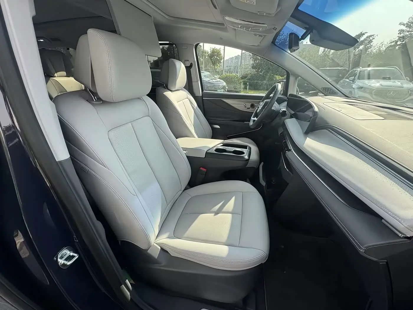 Buick GL8 2025 — Photo 17/20