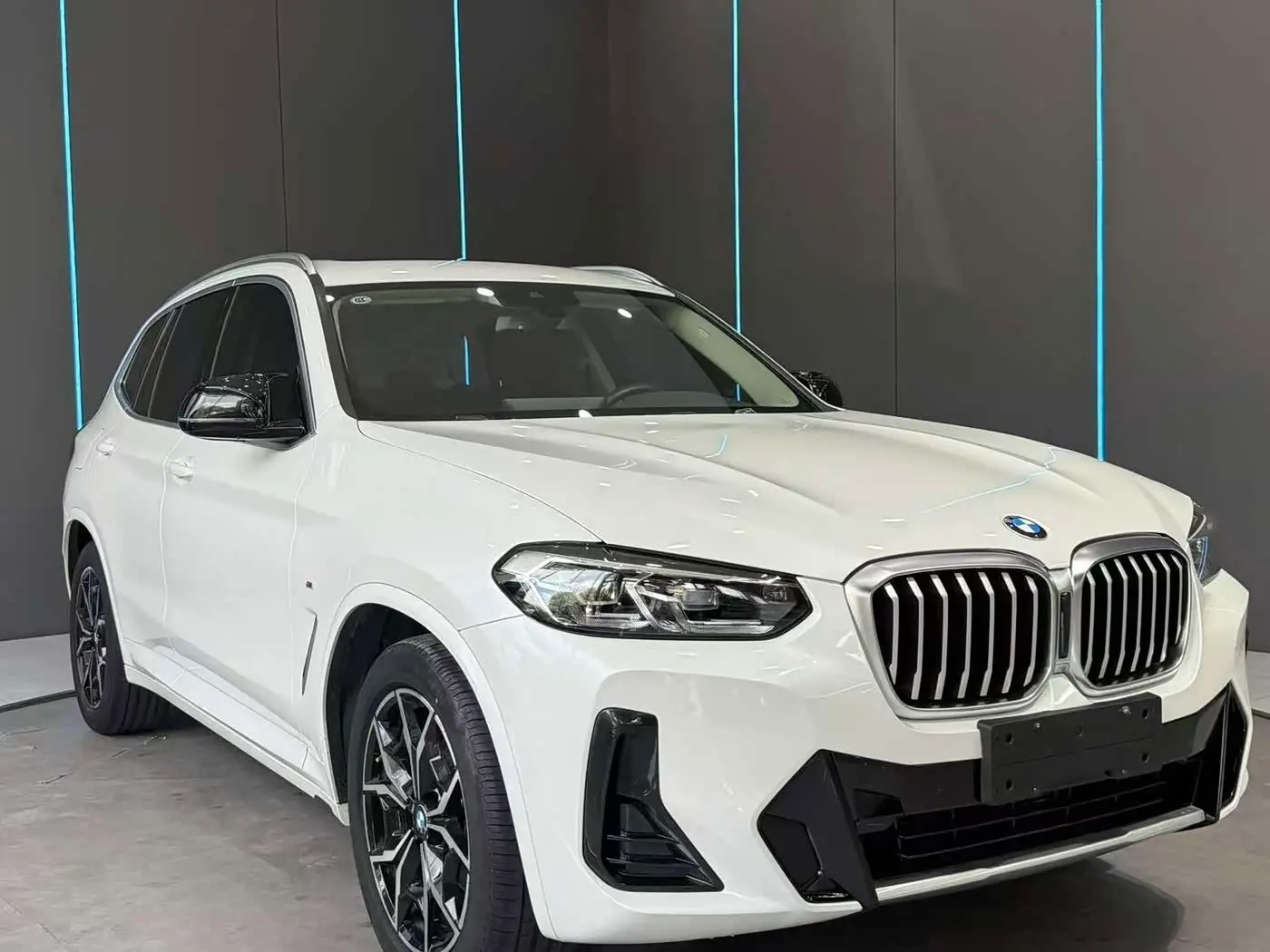 BMW X3 2022 — Фото 3/11