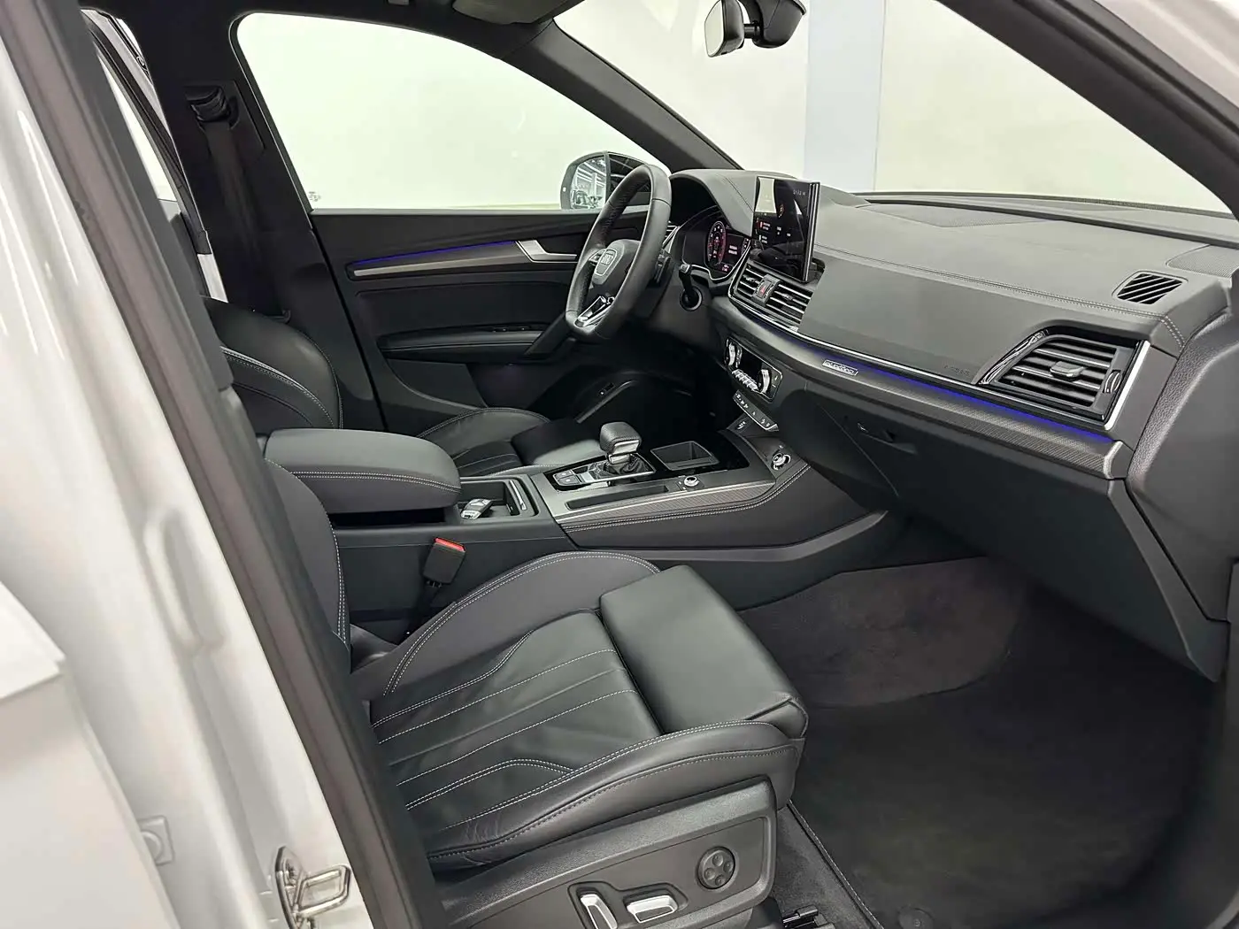 Audi Q5L 2024 — ფოტო 14/20
