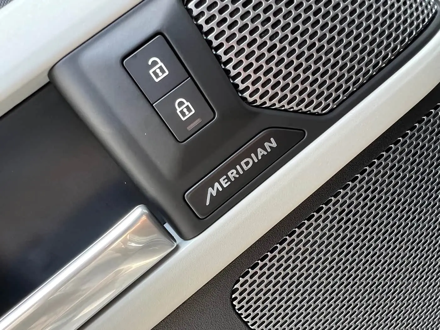 Land Rover Defender 2024 — Фото 10/14