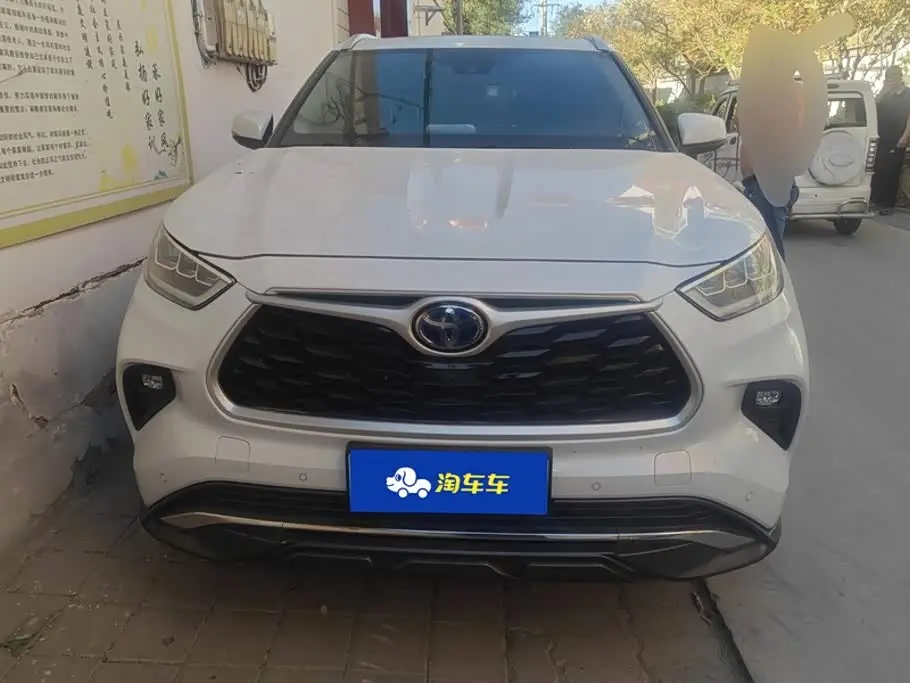 Toyota Highlander 2022 — Şəkil 2/16