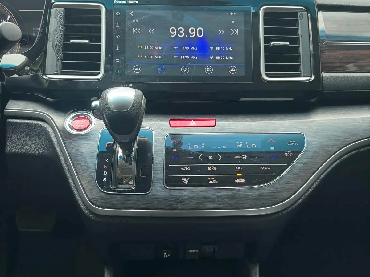 Honda Elysion 2017 — ფოტო 17/20