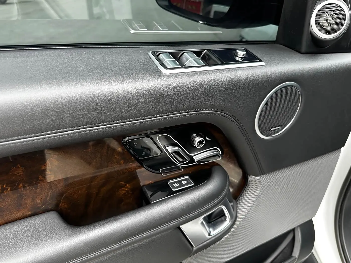 Land Rover Range Rover 2022 — Photo 5/12