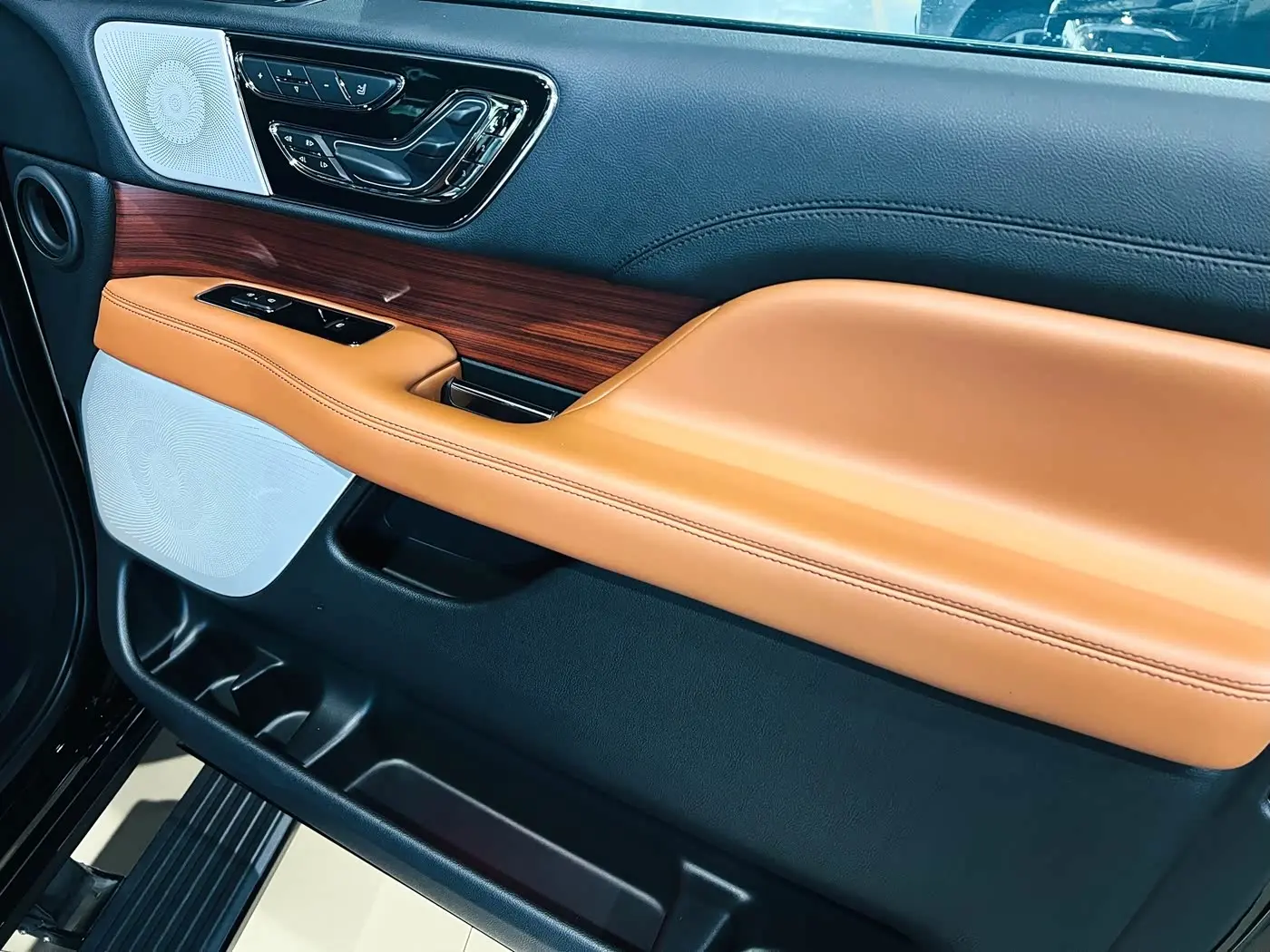 Lincoln Navigator 2021 — Photo 11/18