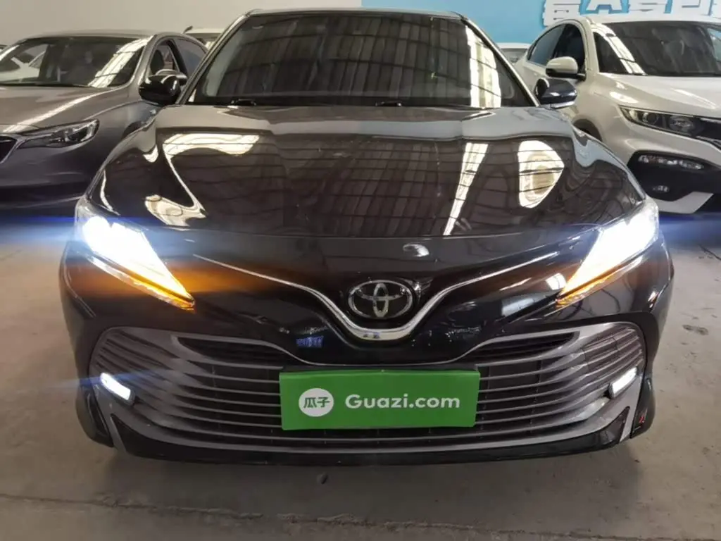 Toyota Camry 2019 — Фото 3/20