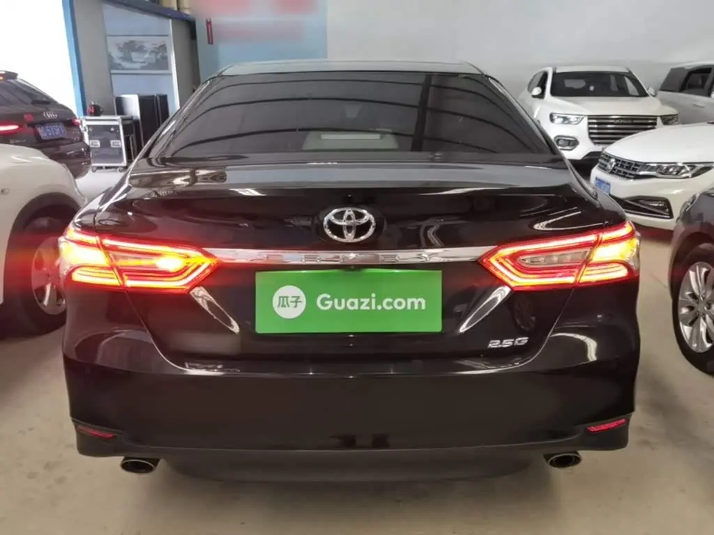 Toyota Camry 2019 — Фото 6/20