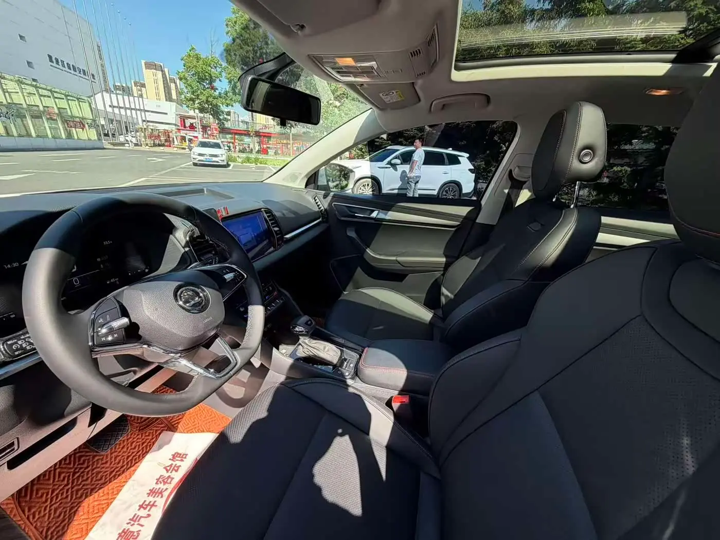 Škoda Karoq 2022 — Photo 11/20