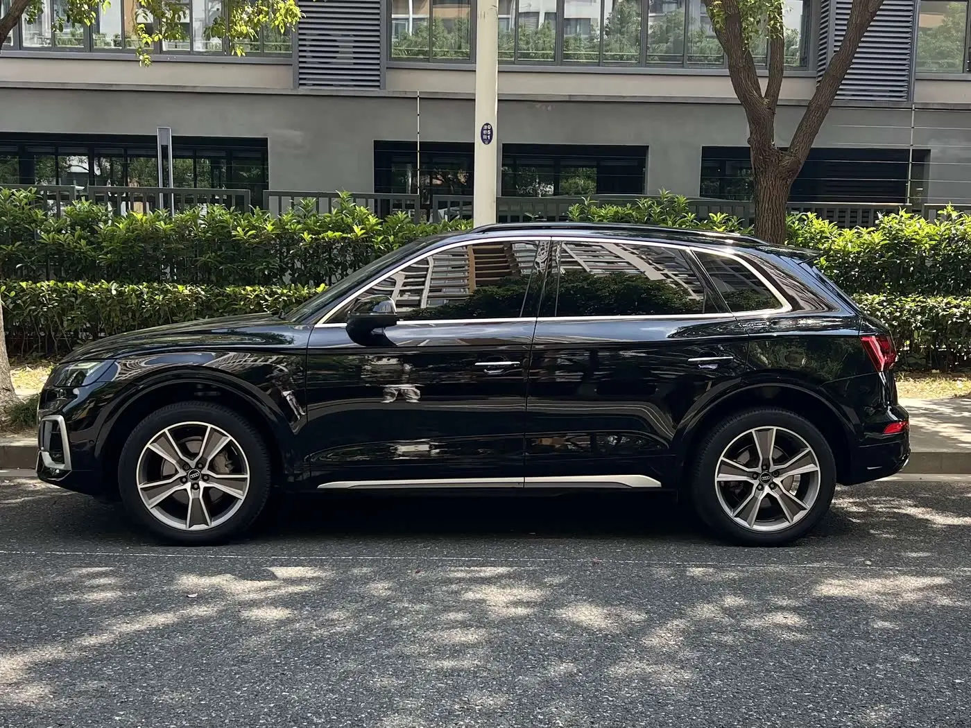 Audi Q5L 2023 — Photo 3/17
