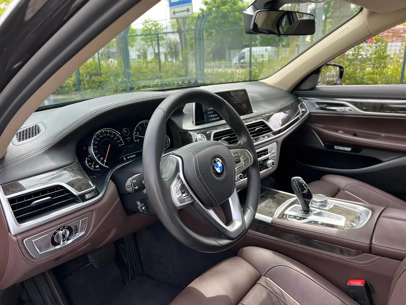 BMW 7 Series 2017 — Фото 9/20