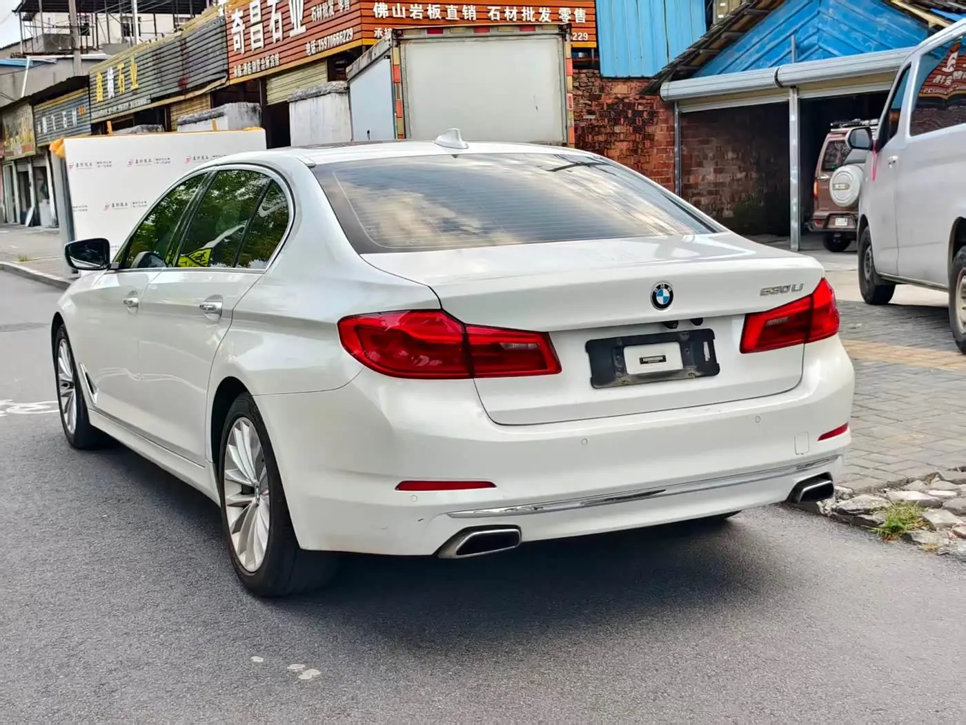 BMW 5 Series 2018 — Photo 8/9