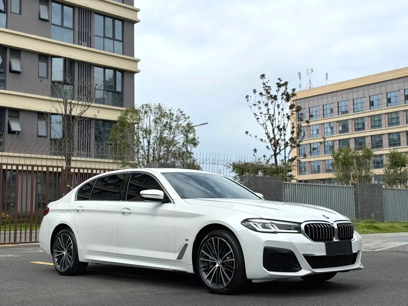 BMW 5 Series 2023 — Photo 3/9