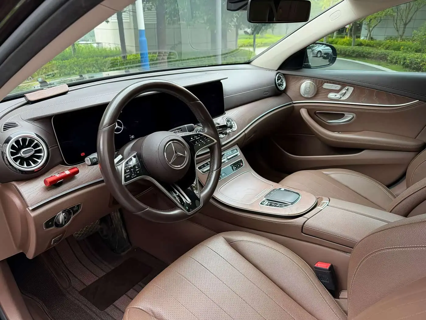 Mercedes-Benz E-Class 2023 — Photo 4/9