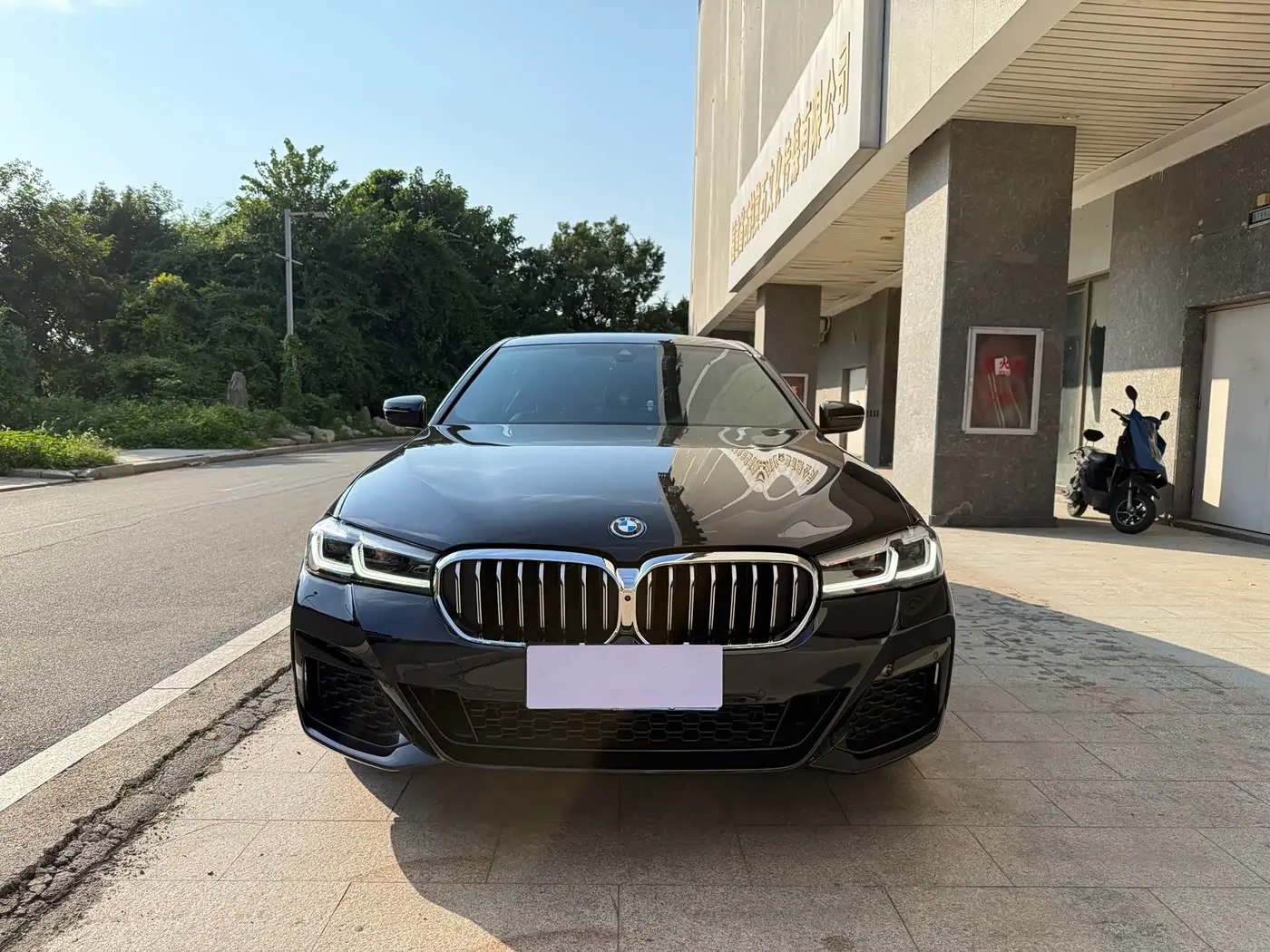 BMW 5 Series 2022 — Photo 2/14