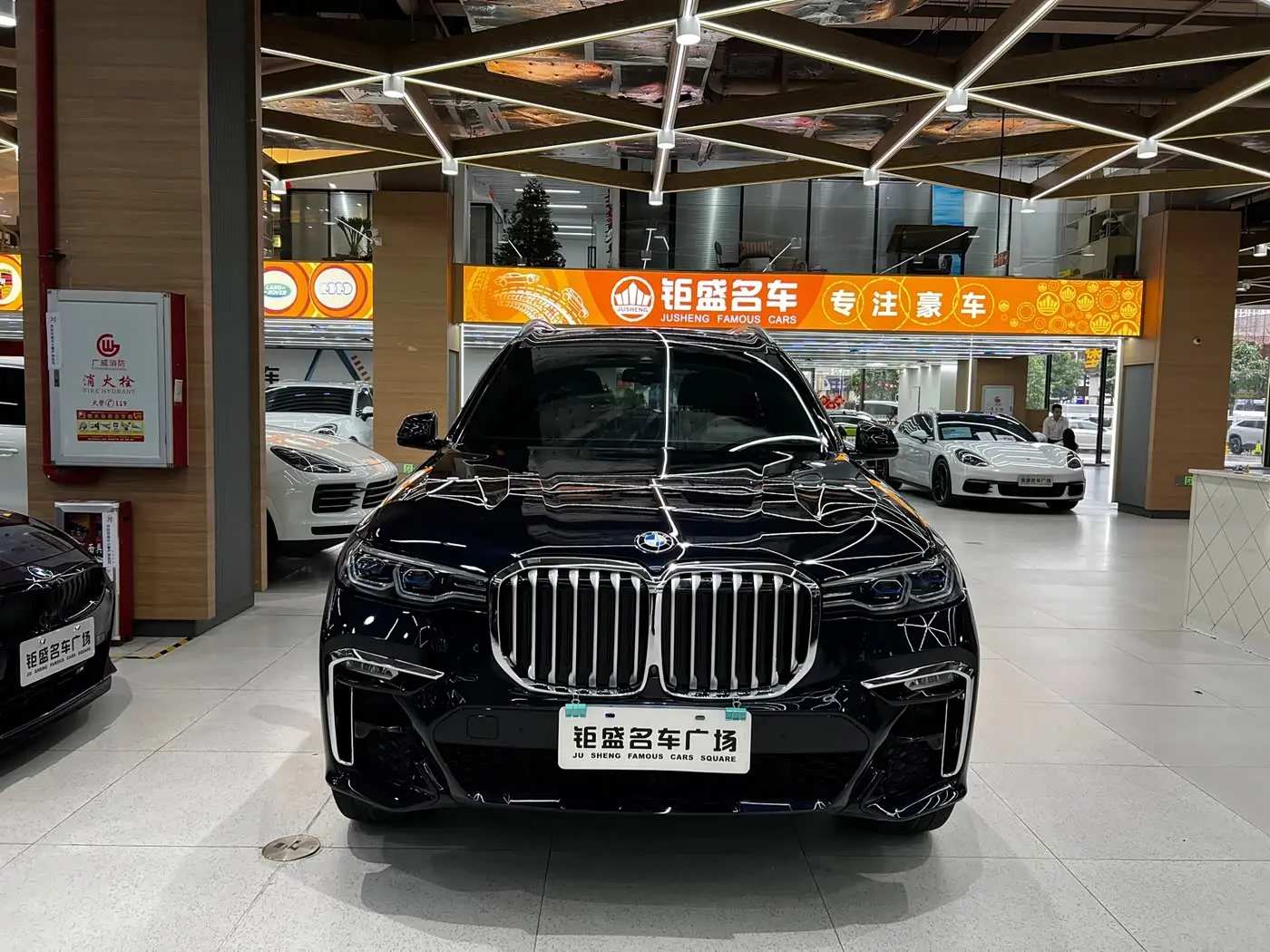 BMW X7 2020 — Photo 2/15
