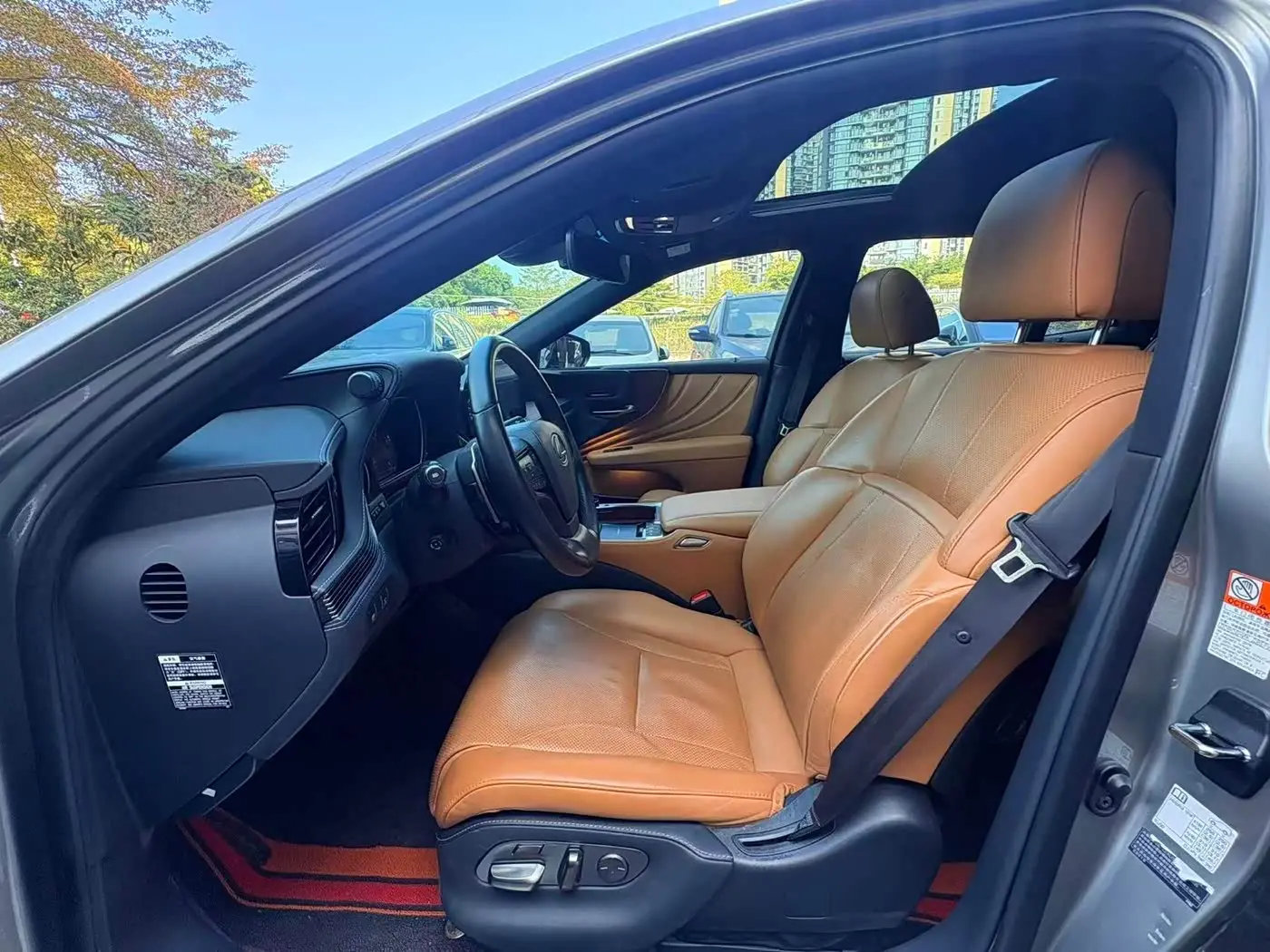 Lexus LS 2020 — Photo 4/10