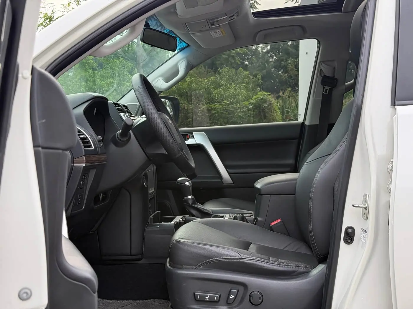 Toyota Prado 2019 — Photo 6/10