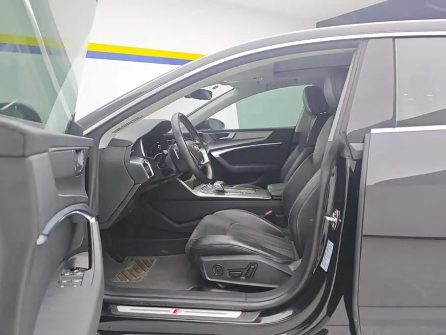 Audi A7L 2024 — Photo 9/16