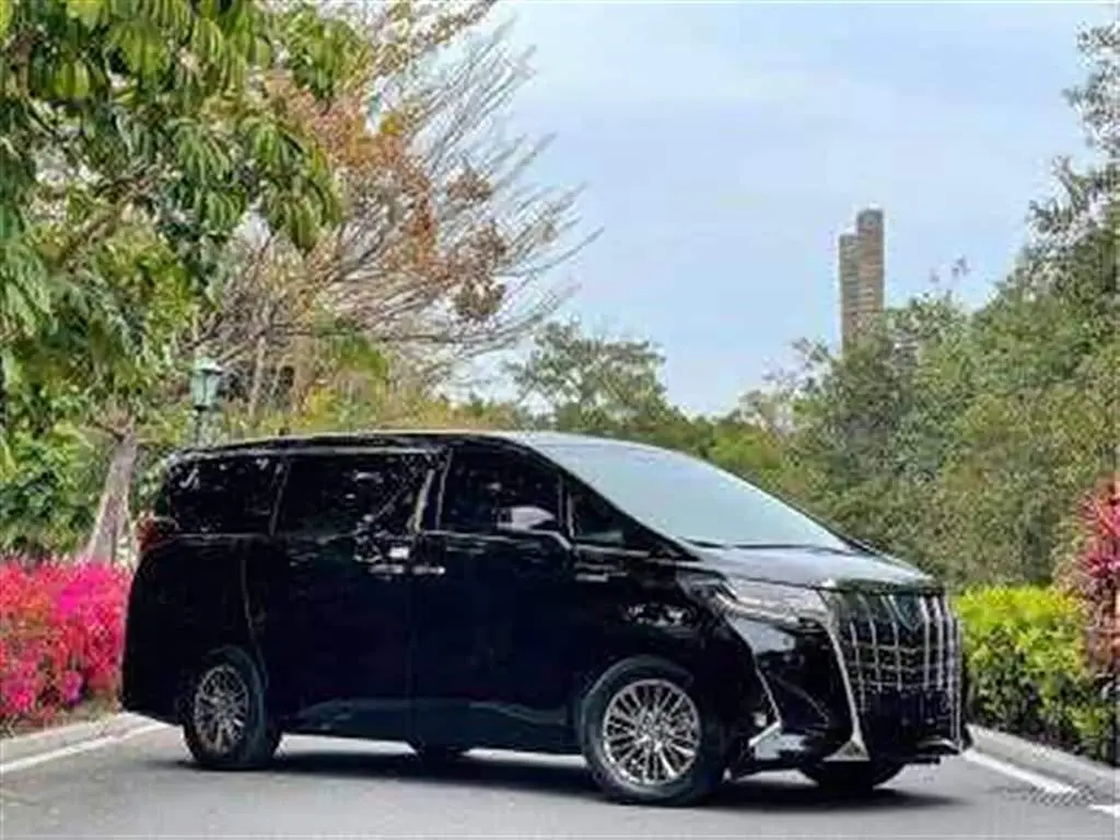 Toyota Alphard 2022 — Photo 3/6