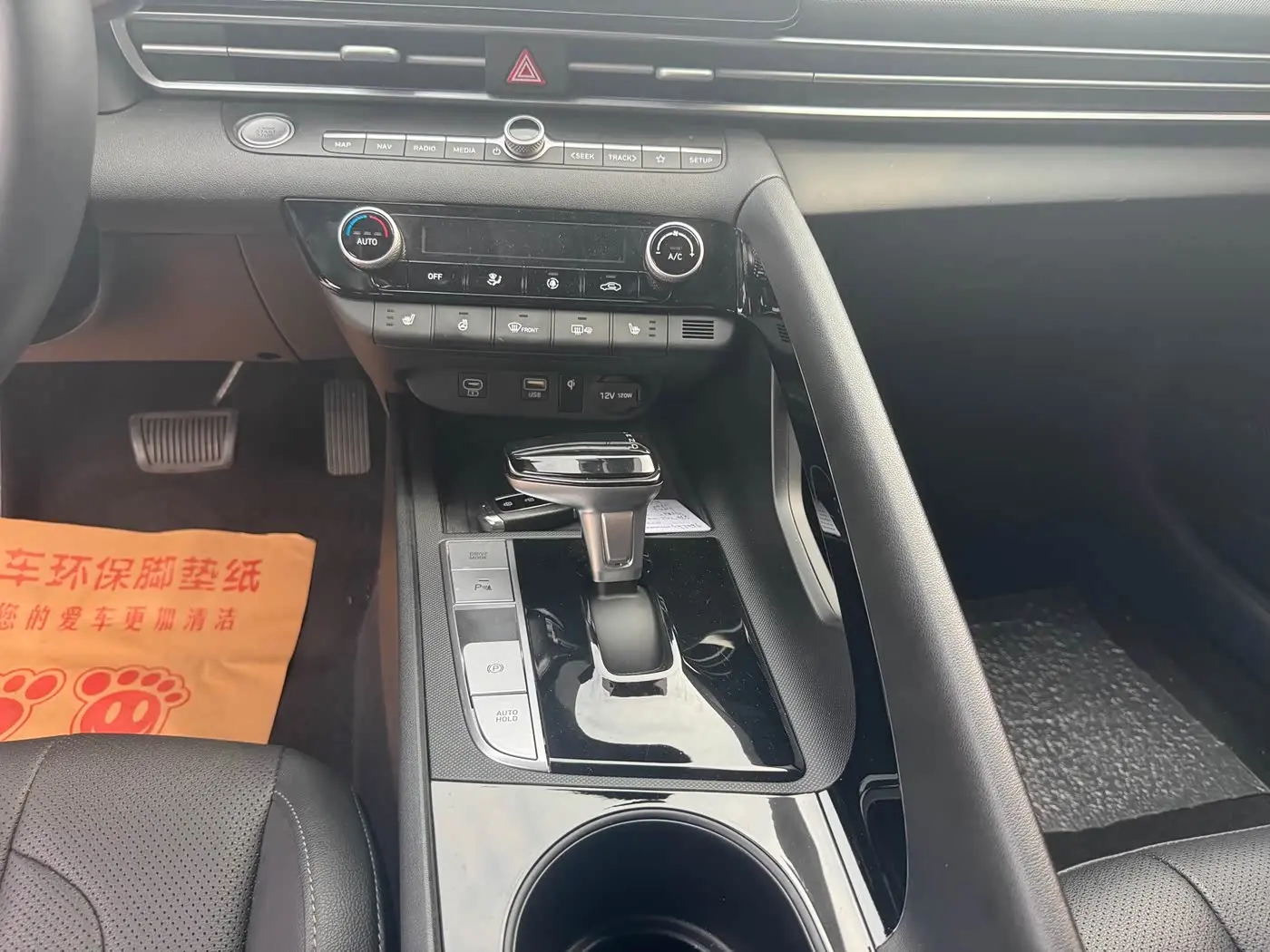 Hyundai Elantra 2023 — Фото 8/14