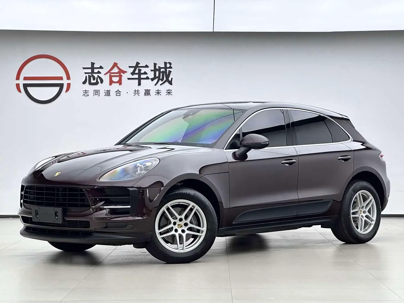 Porsche Macan 2019 — Photo 1/17