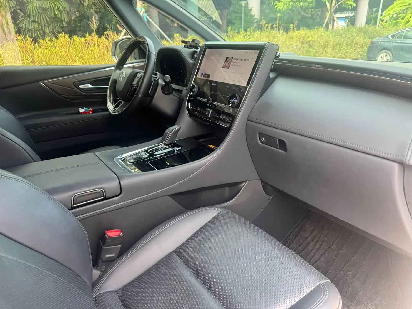 Toyota Alphard 2023 — ფოტო 15/18